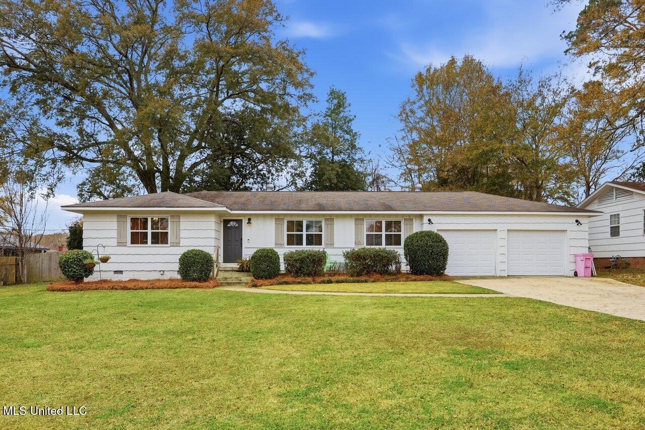 902 E College Street