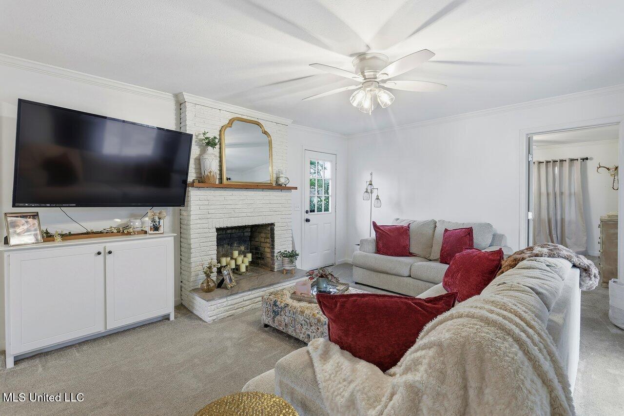 902 E College Street