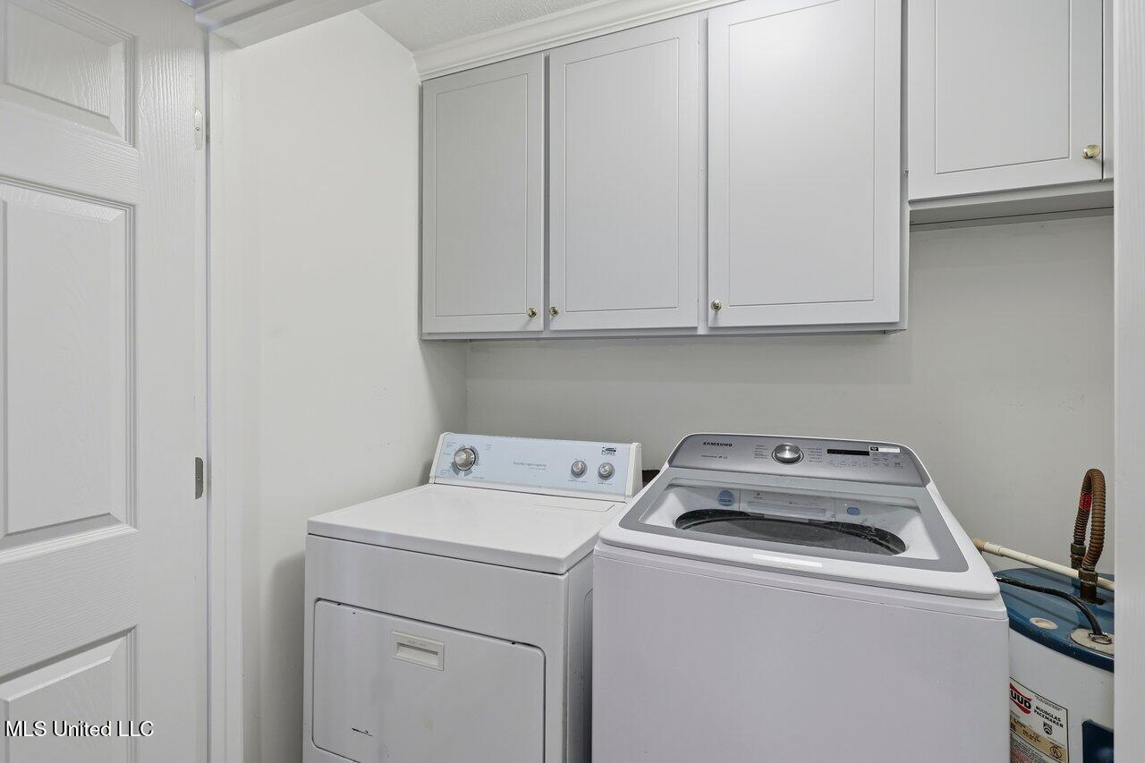 902 E College Street