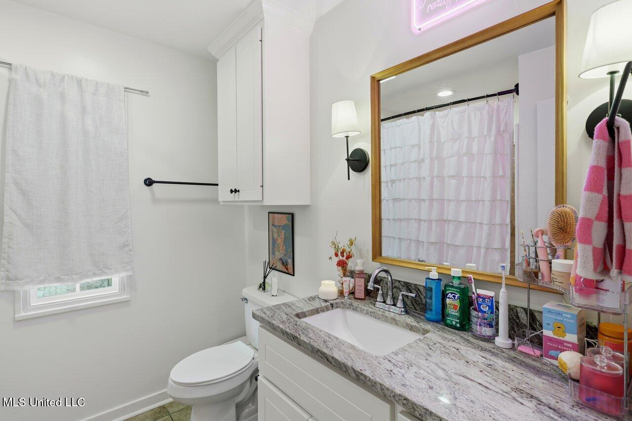 902 E College Street