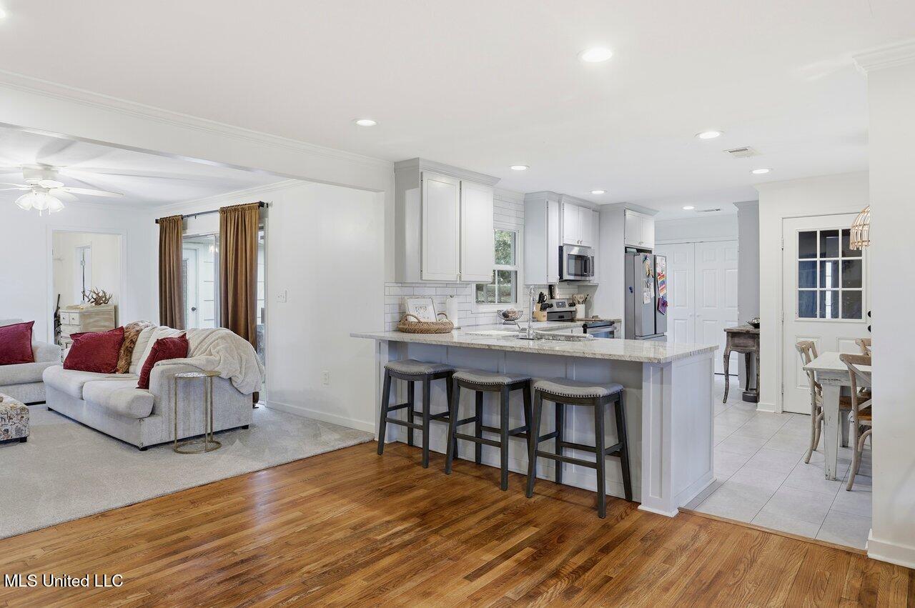 902 E College Street