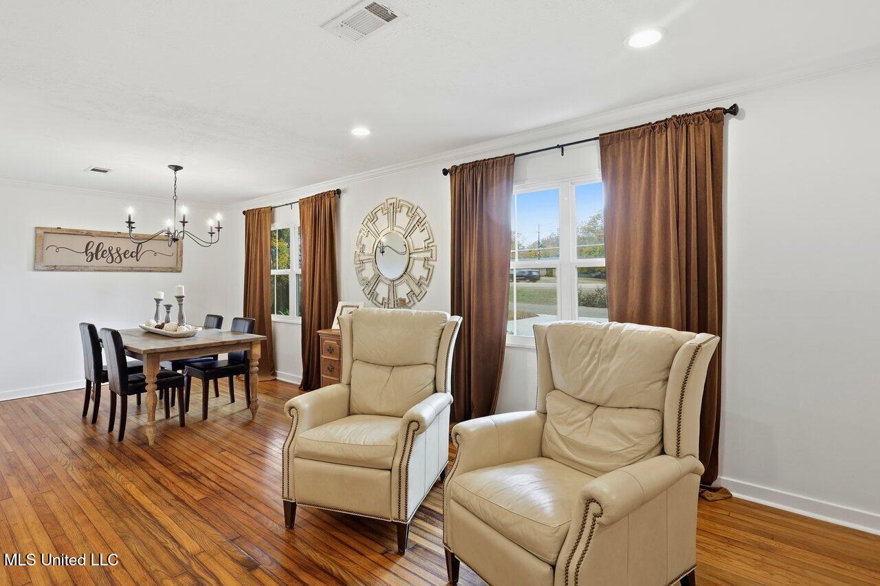 902 E College Street