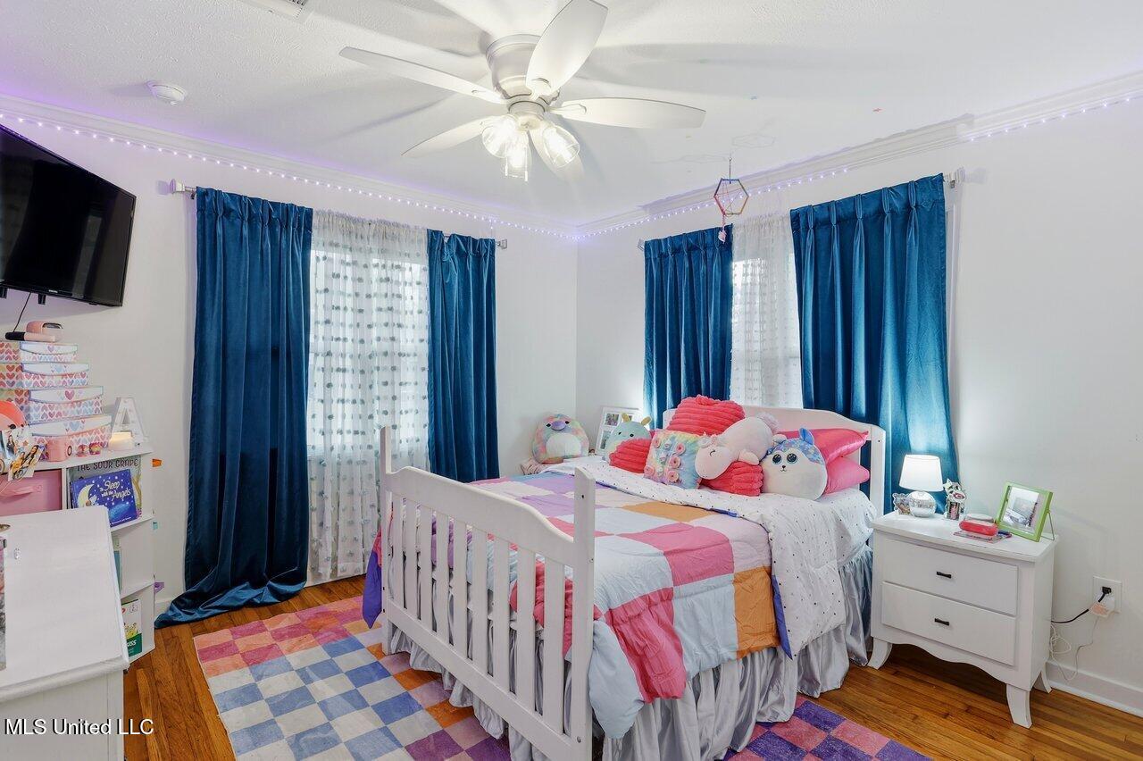 902 E College Street