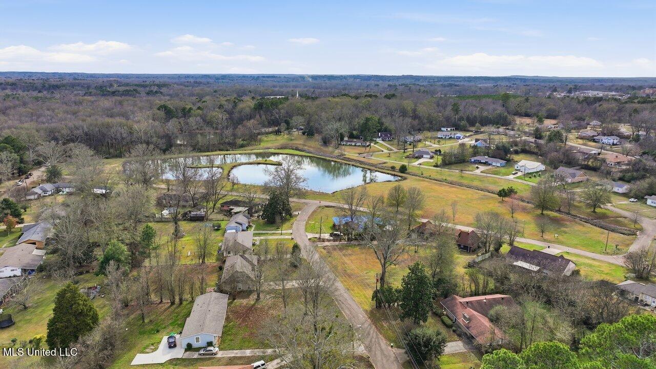 902 E College Street