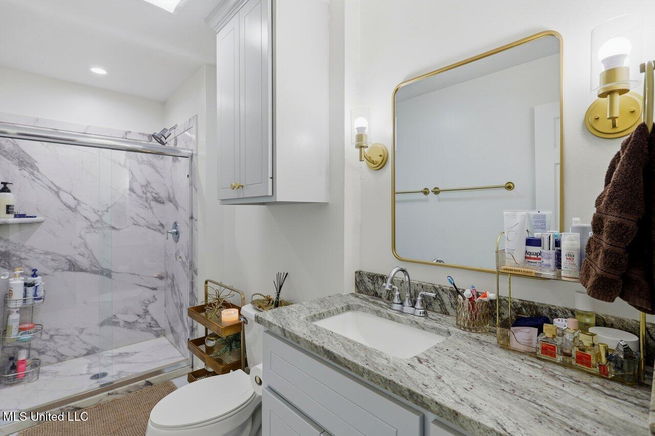 902 E College Street