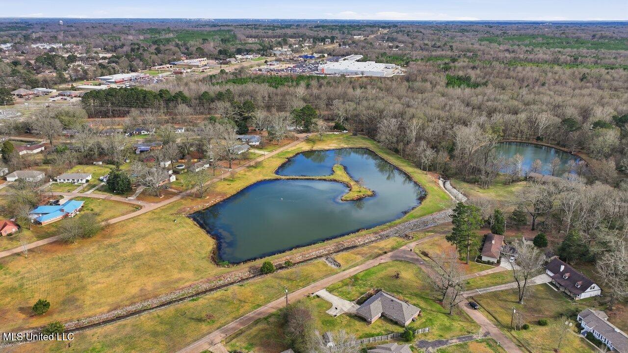 902 E College Street