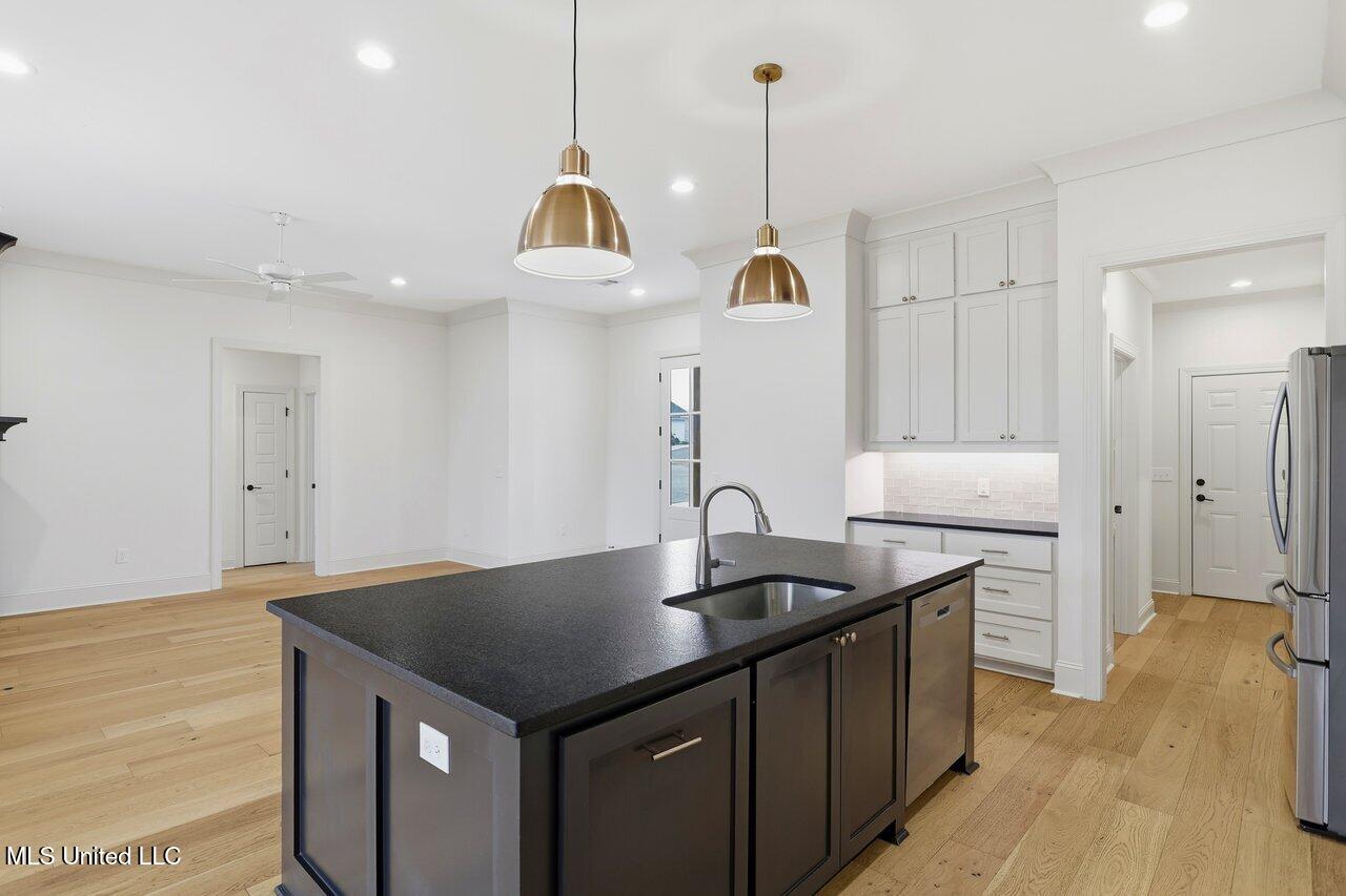 180 Catherine Boulevard