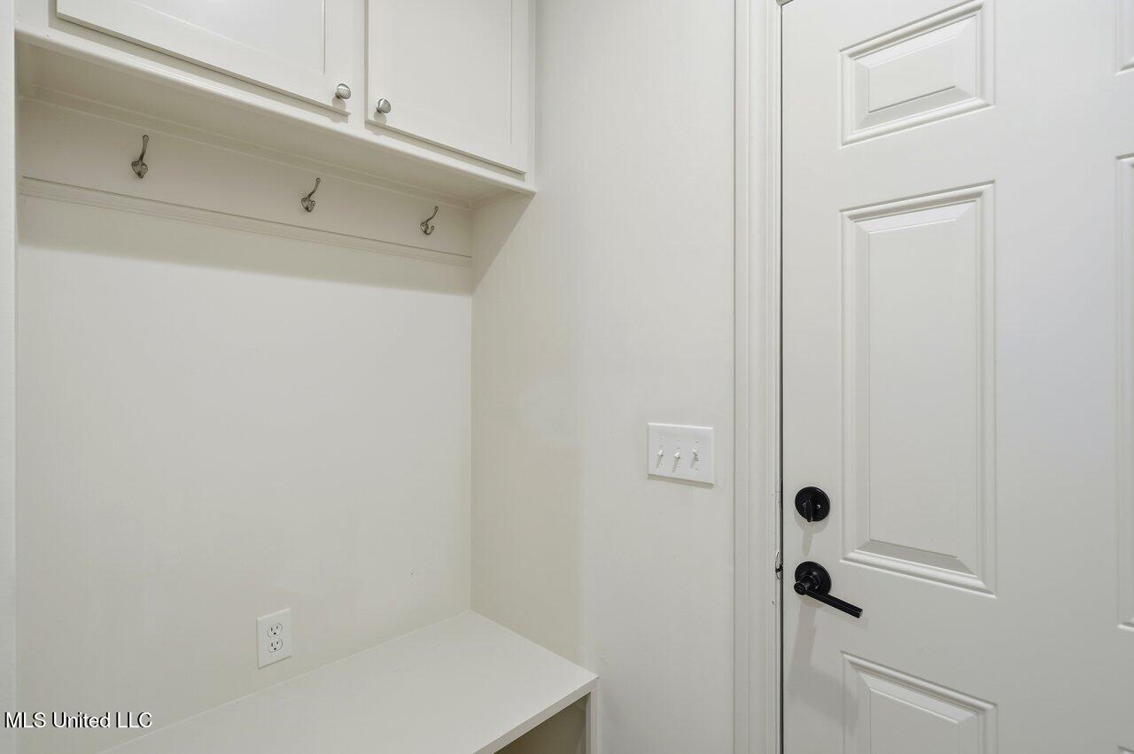 180 Catherine Boulevard