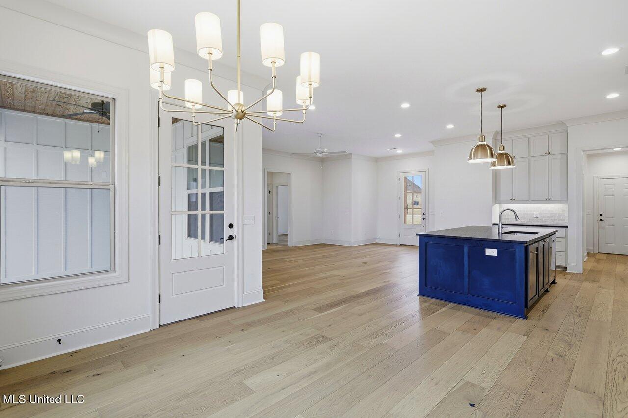 180 Catherine Boulevard