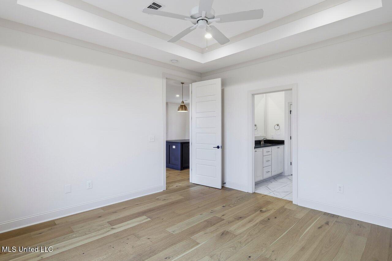 180 Catherine Boulevard