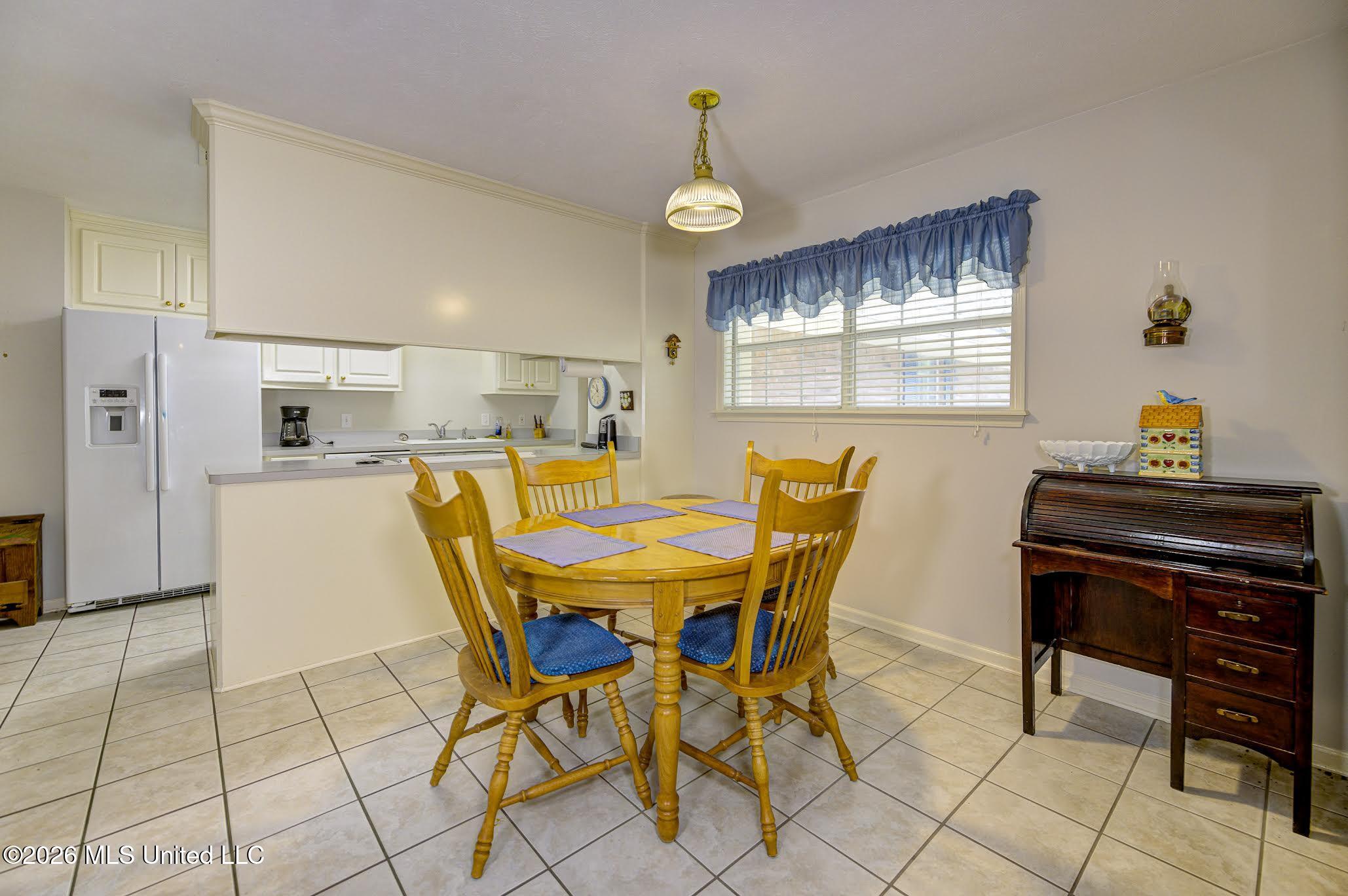 806 Winding Hills Drive