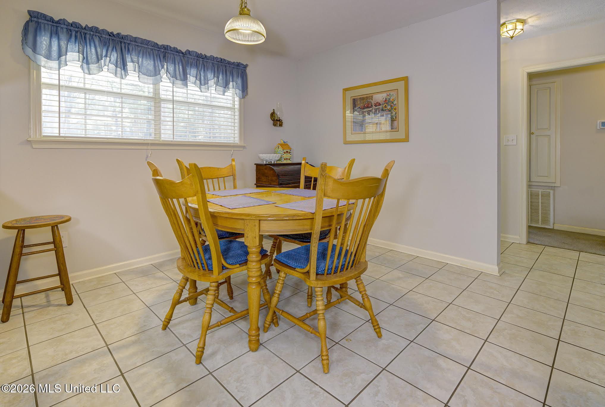 806 Winding Hills Drive