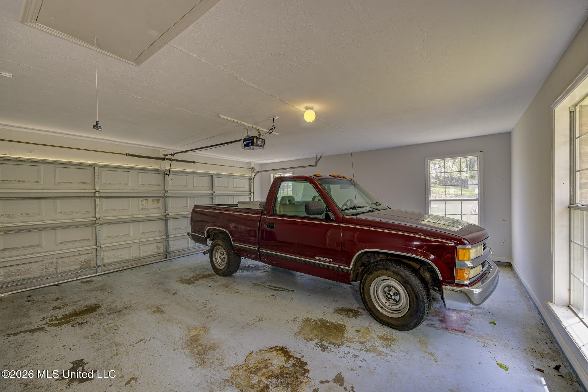 806 Winding Hills Drive