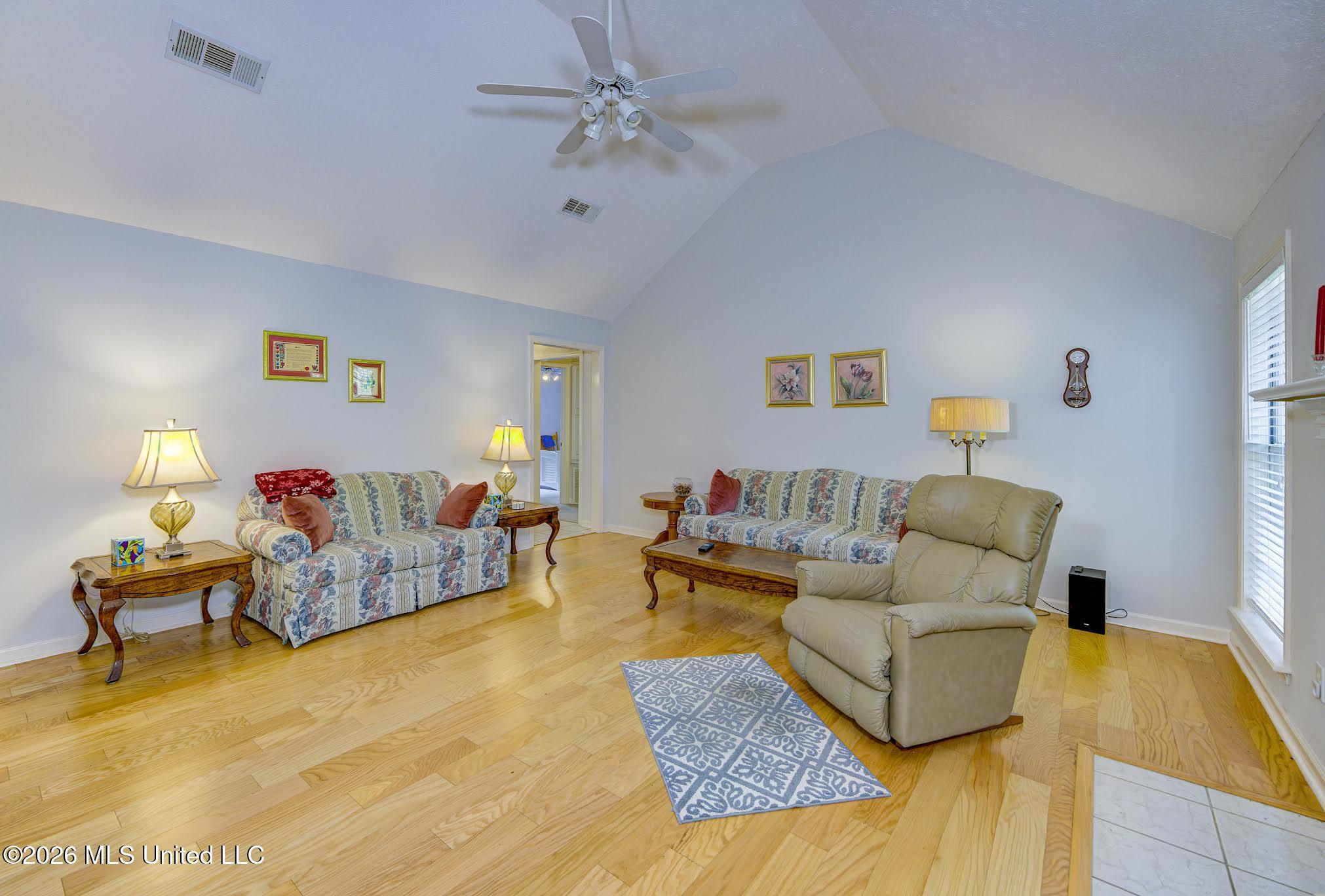 806 Winding Hills Drive