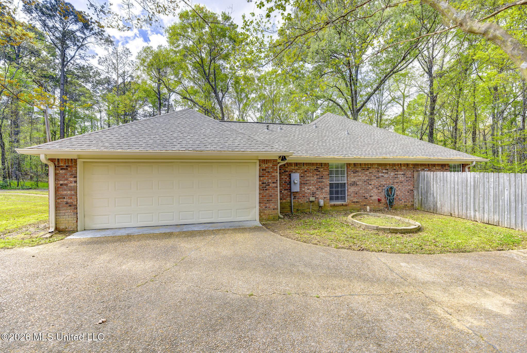 806 Winding Hills Drive