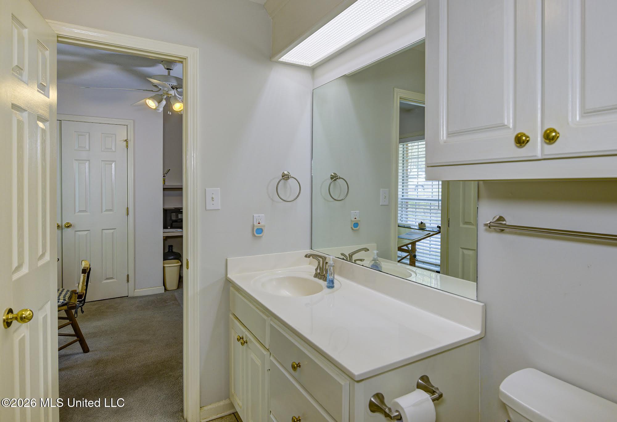 806 Winding Hills Drive