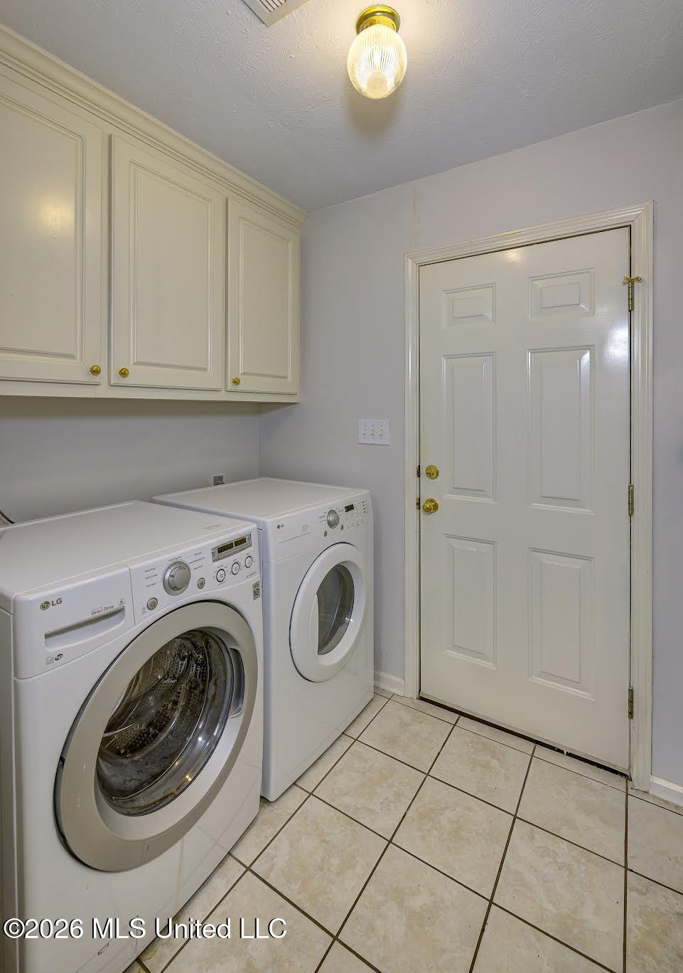 806 Winding Hills Drive