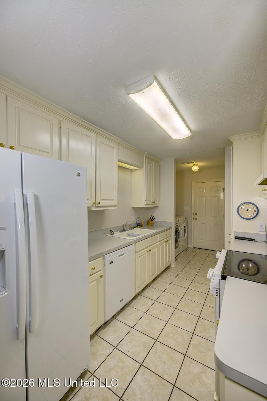 806 Winding Hills Drive