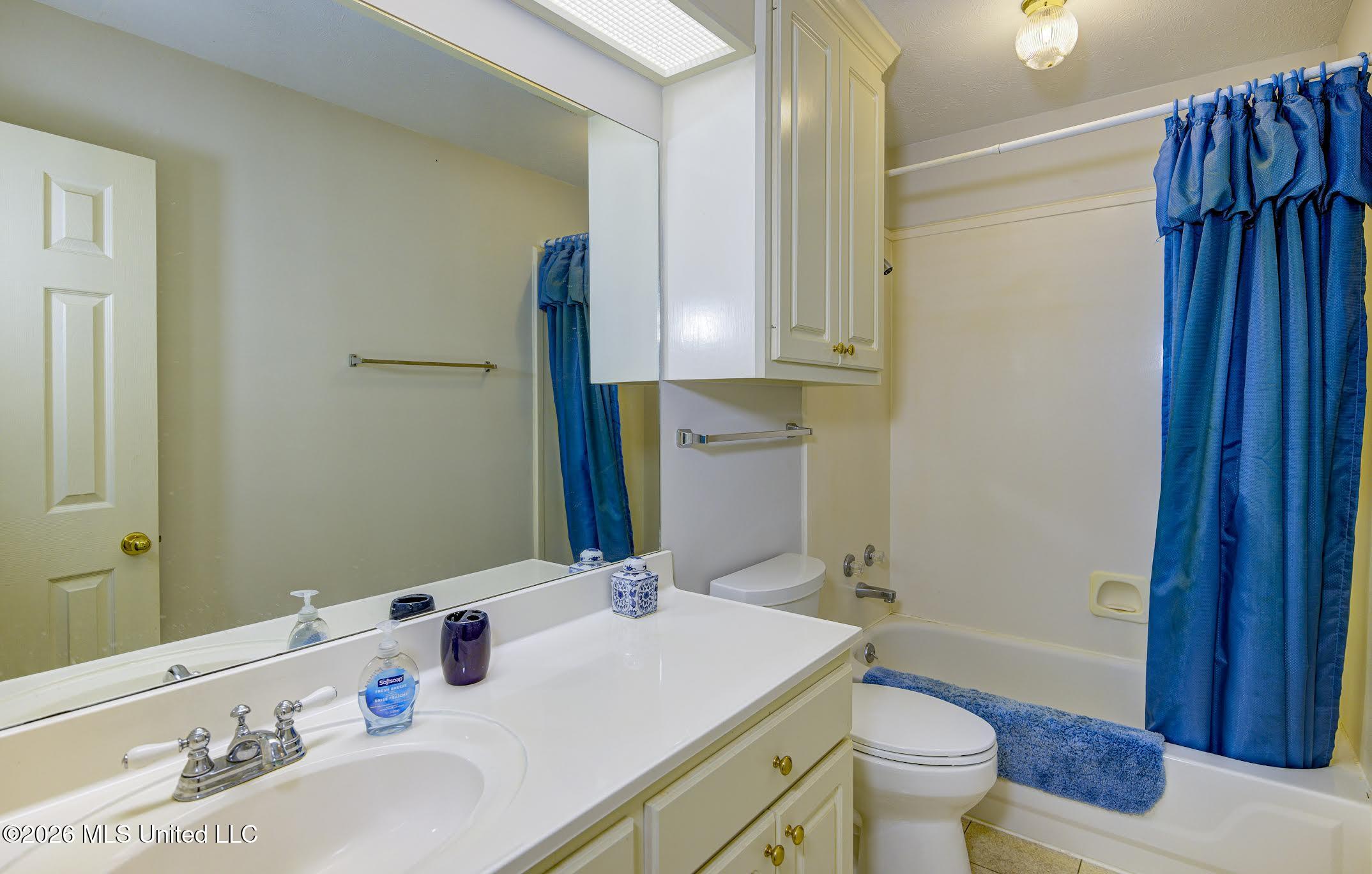 806 Winding Hills Drive