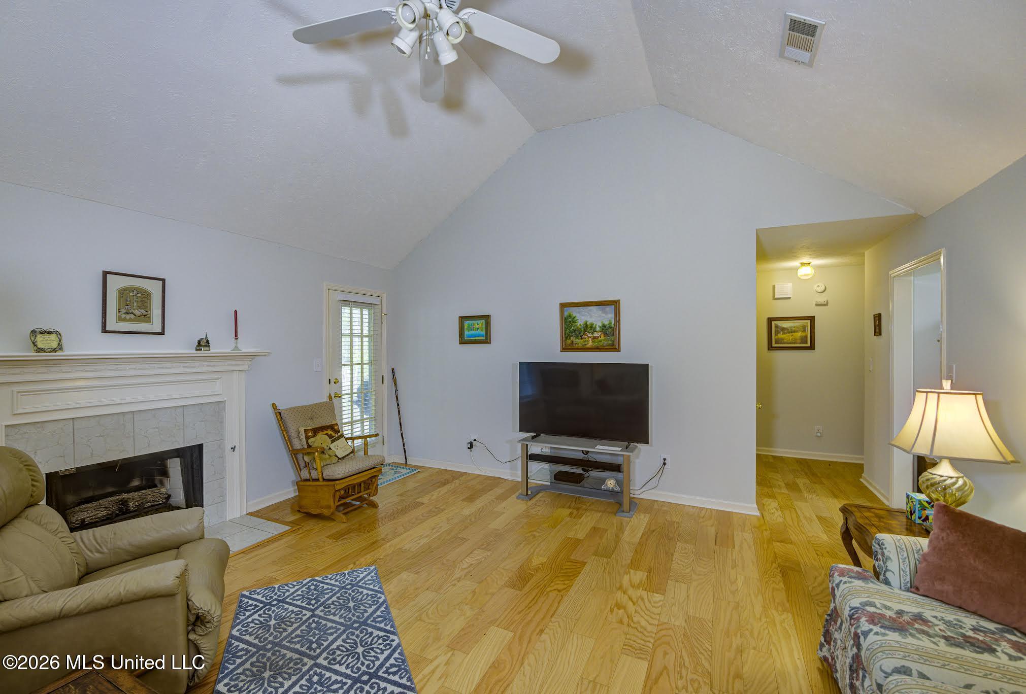 806 Winding Hills Drive