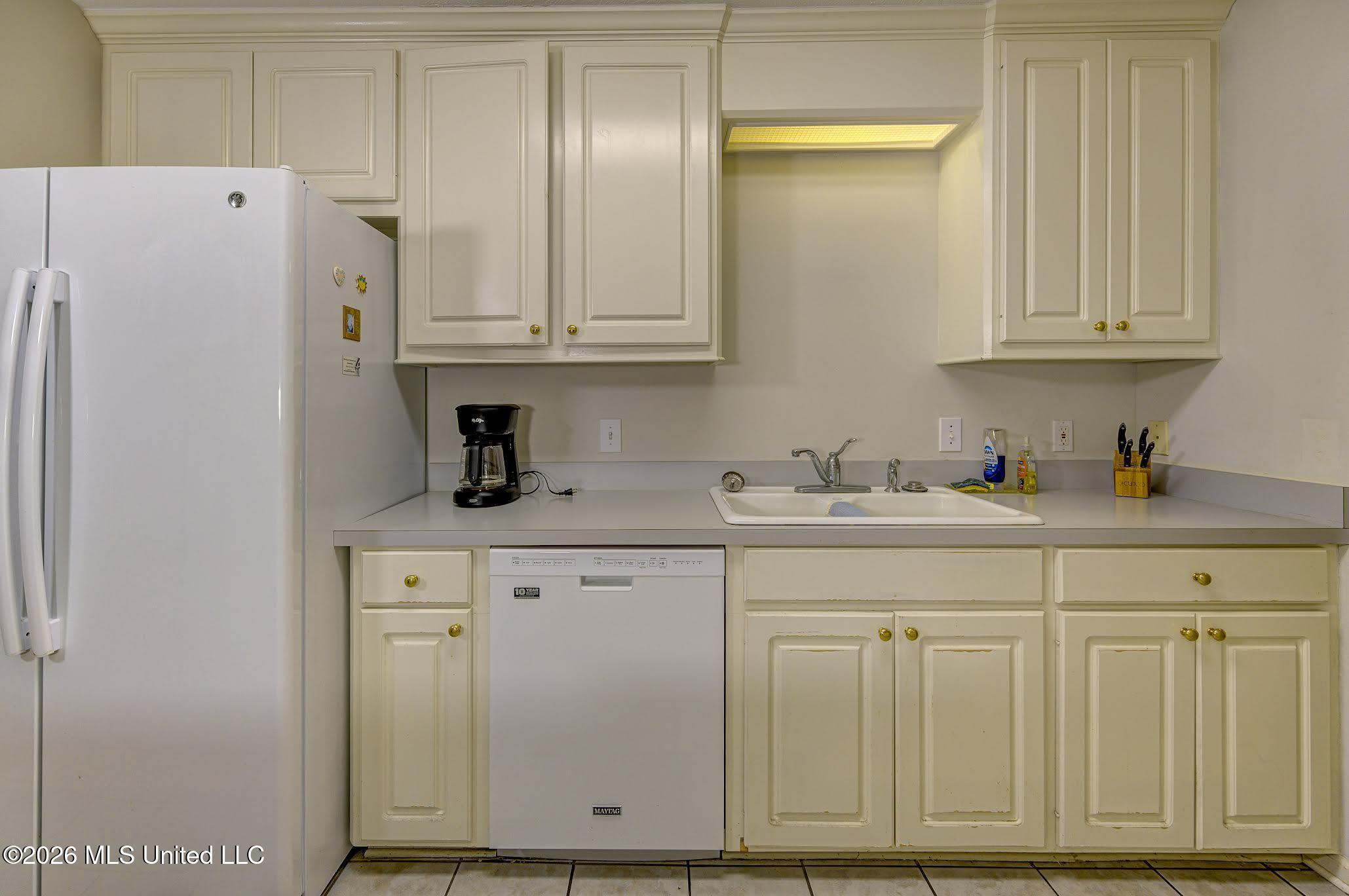 806 Winding Hills Drive