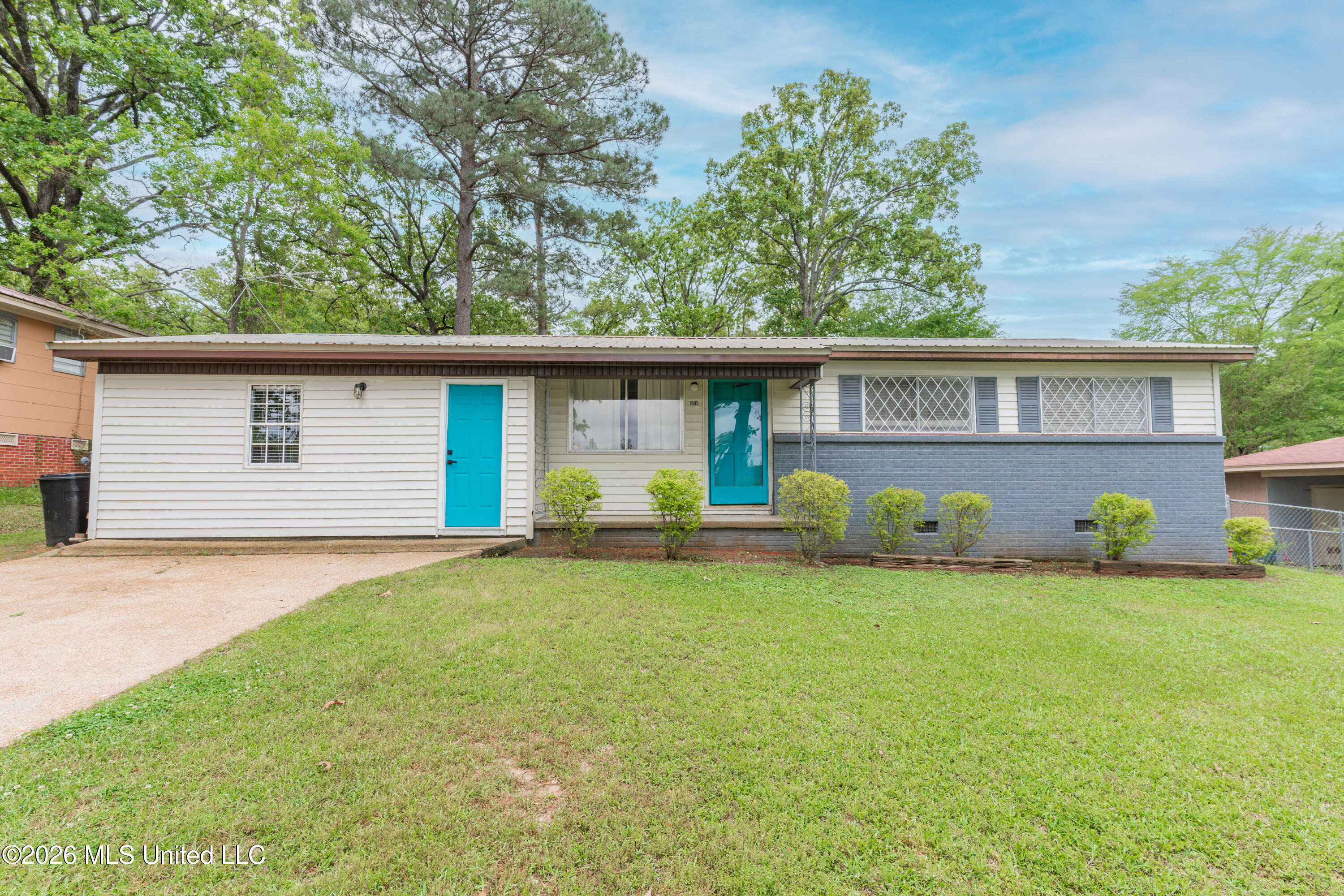 1905 Gloria Drive