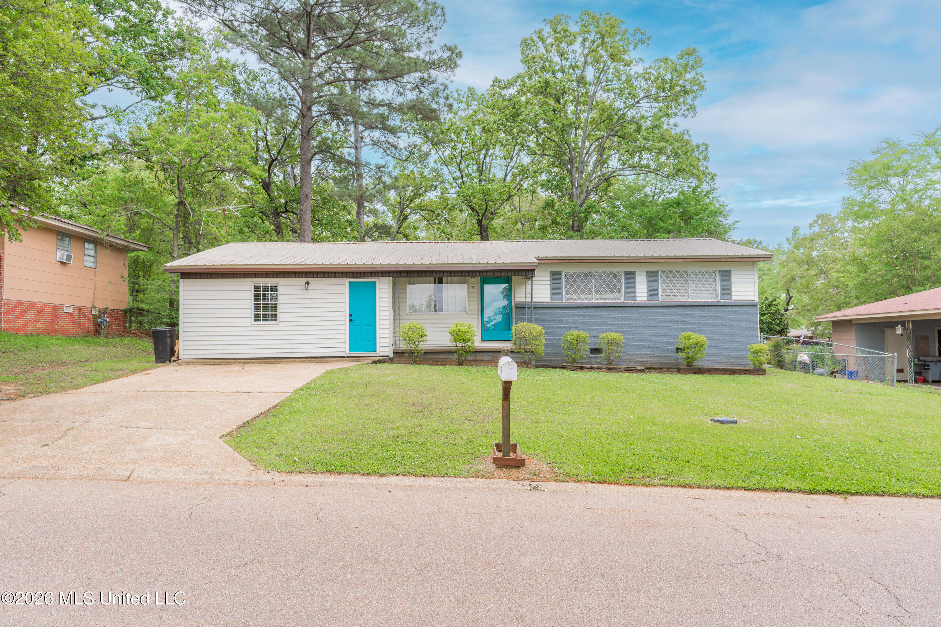 1905 Gloria Drive