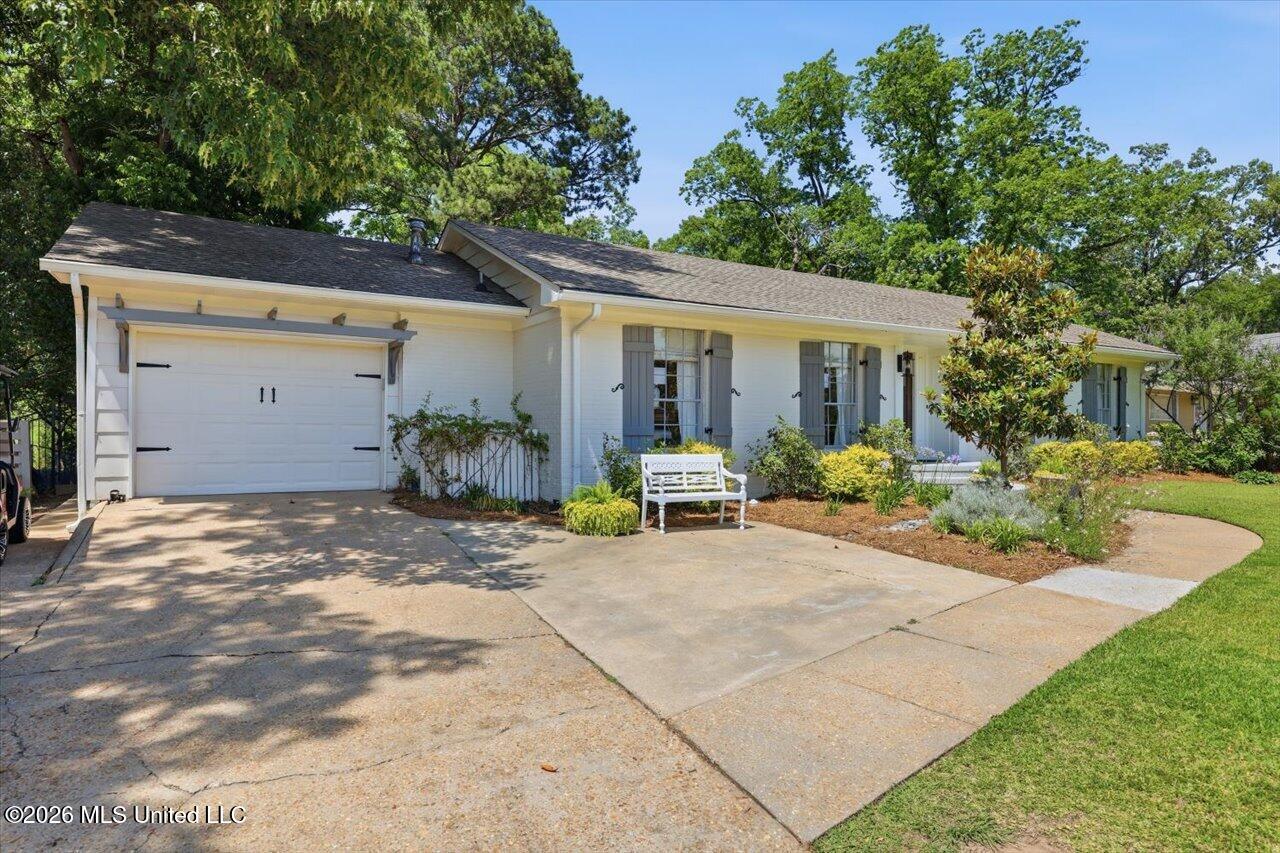 407 E College Street