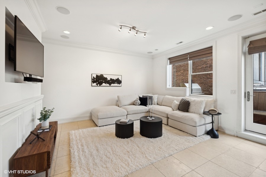 554 W GRANT Place