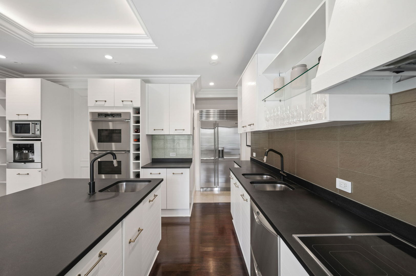 39 E Schiller Street Unit: 4W