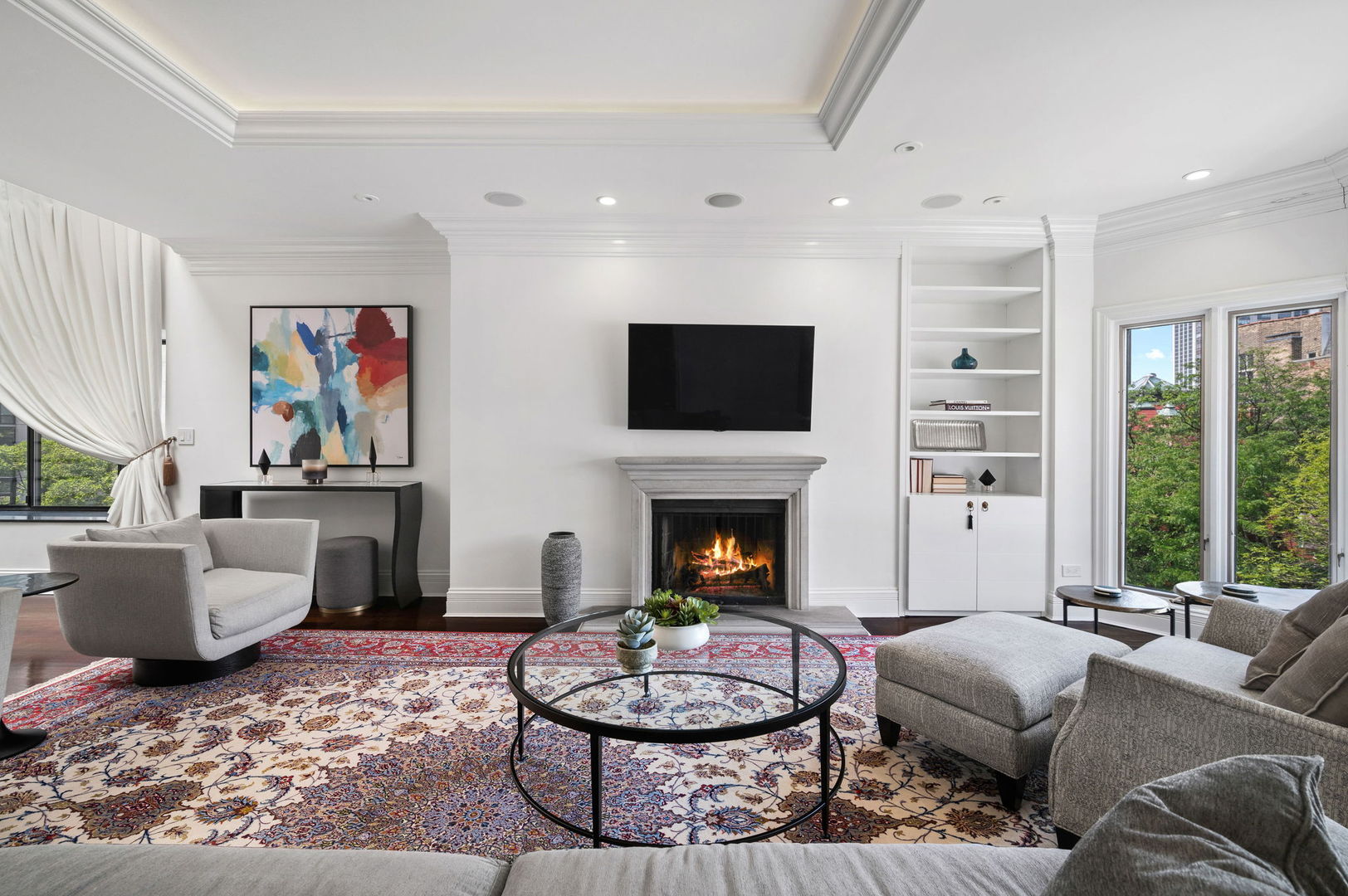 39 E Schiller Street Unit: 4W