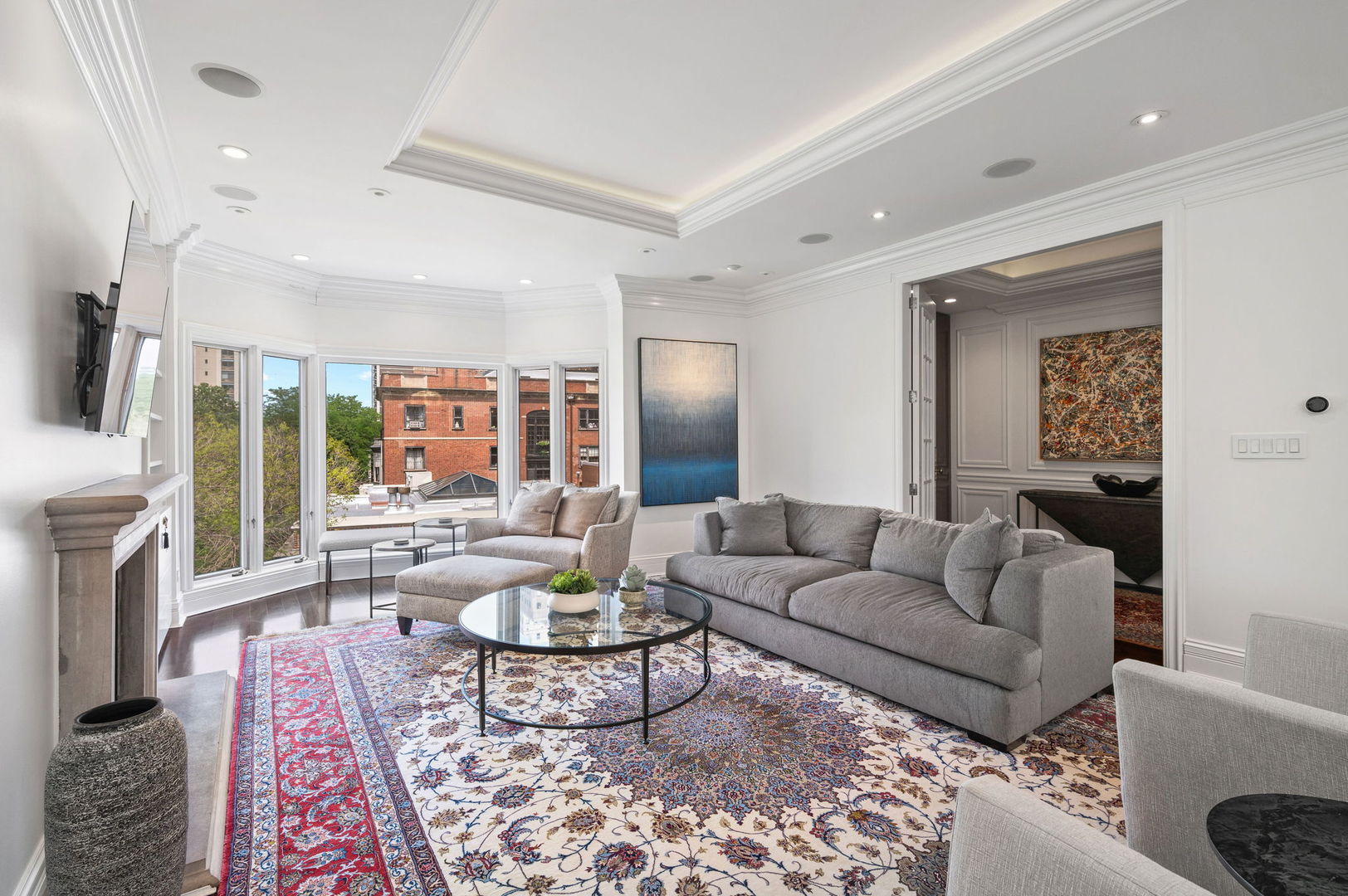 39 E Schiller Street Unit: 4W