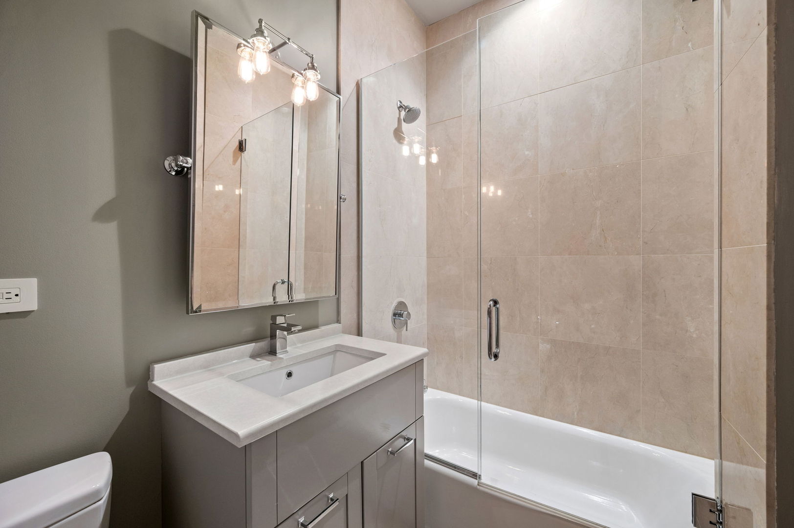 39 E Schiller Street Unit: 4W