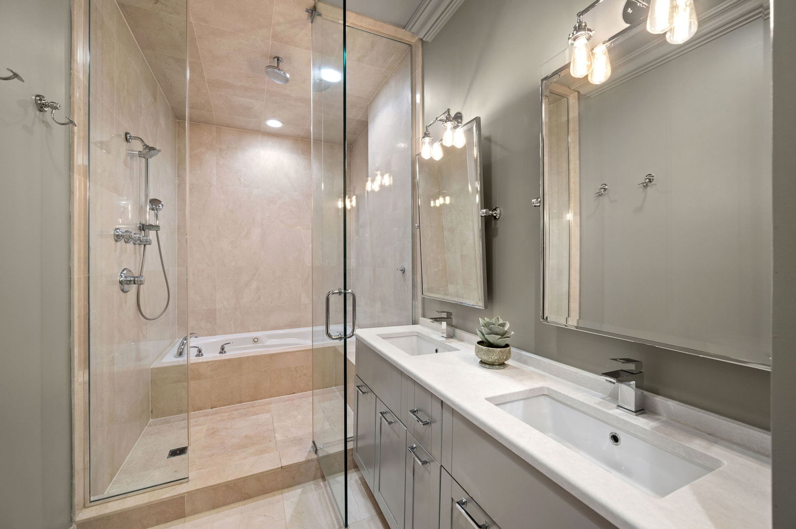39 E Schiller Street Unit: 4W