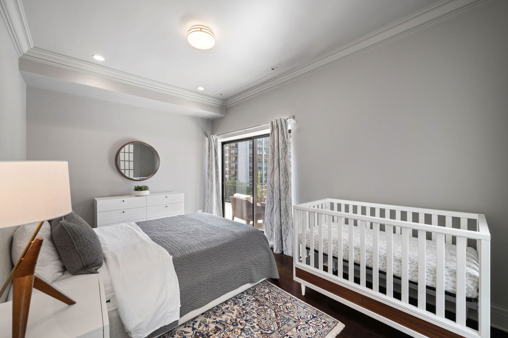 39 E Schiller Street Unit: 4W