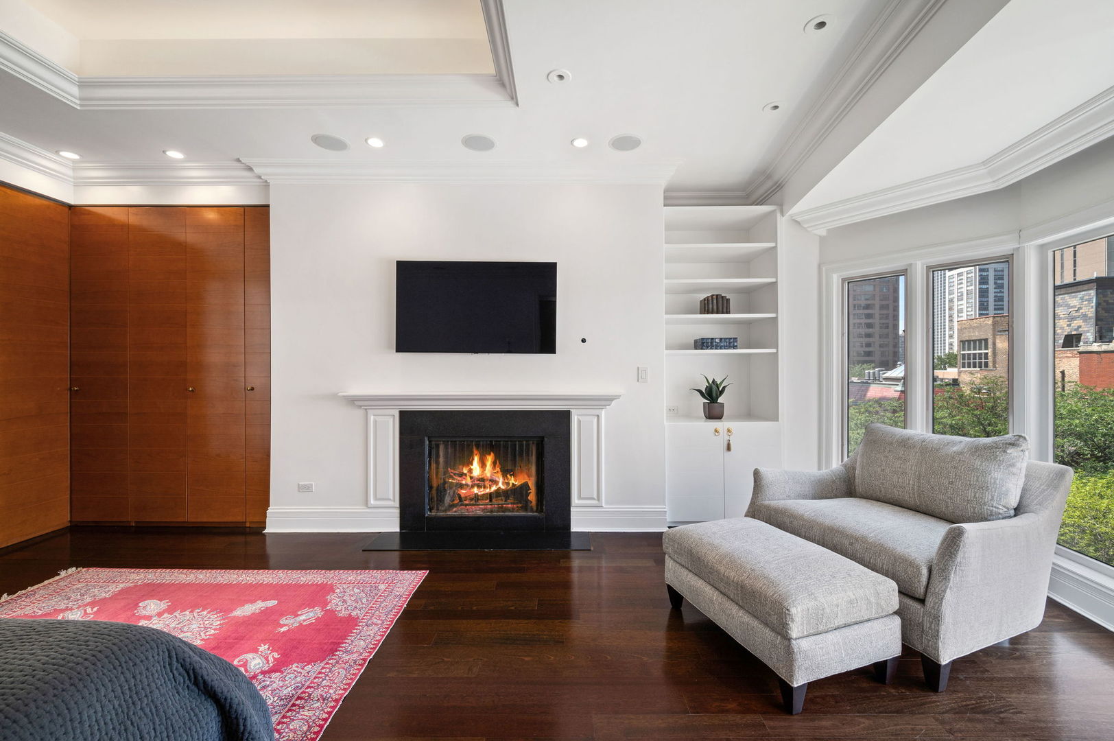 39 E Schiller Street Unit: 4W