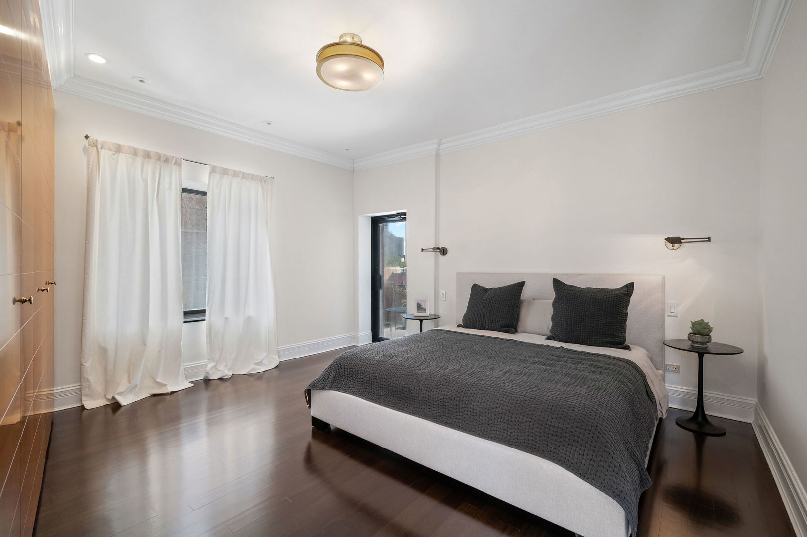 39 E Schiller Street Unit: 4W