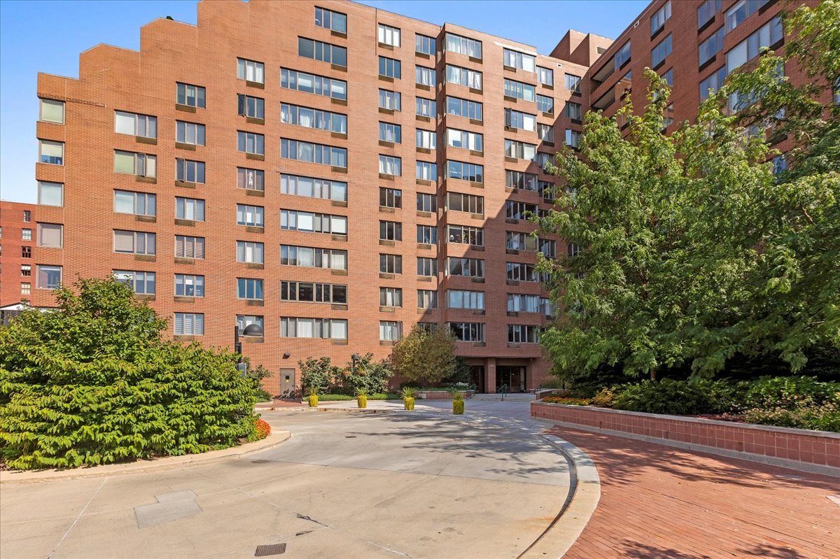 801 S Plymouth Court Unit: 801