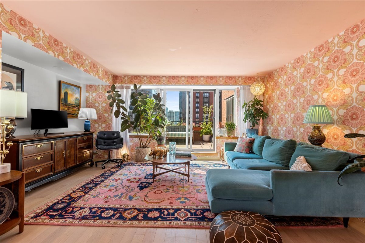 801 S Plymouth Court Unit: 801