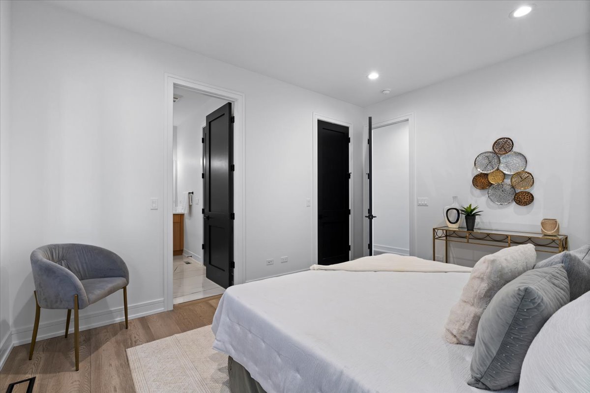 2636 W EVERGREEN Avenue Unit: 3