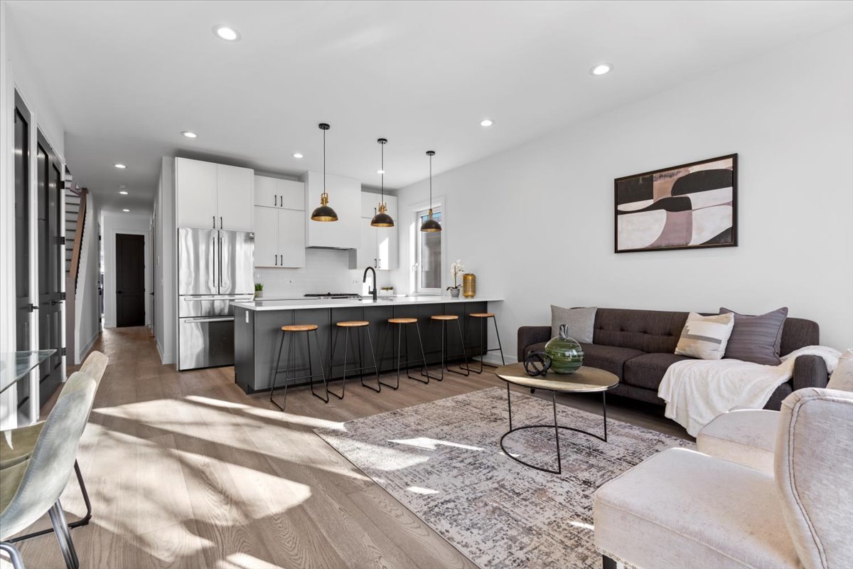 2636 W EVERGREEN Avenue Unit: 3