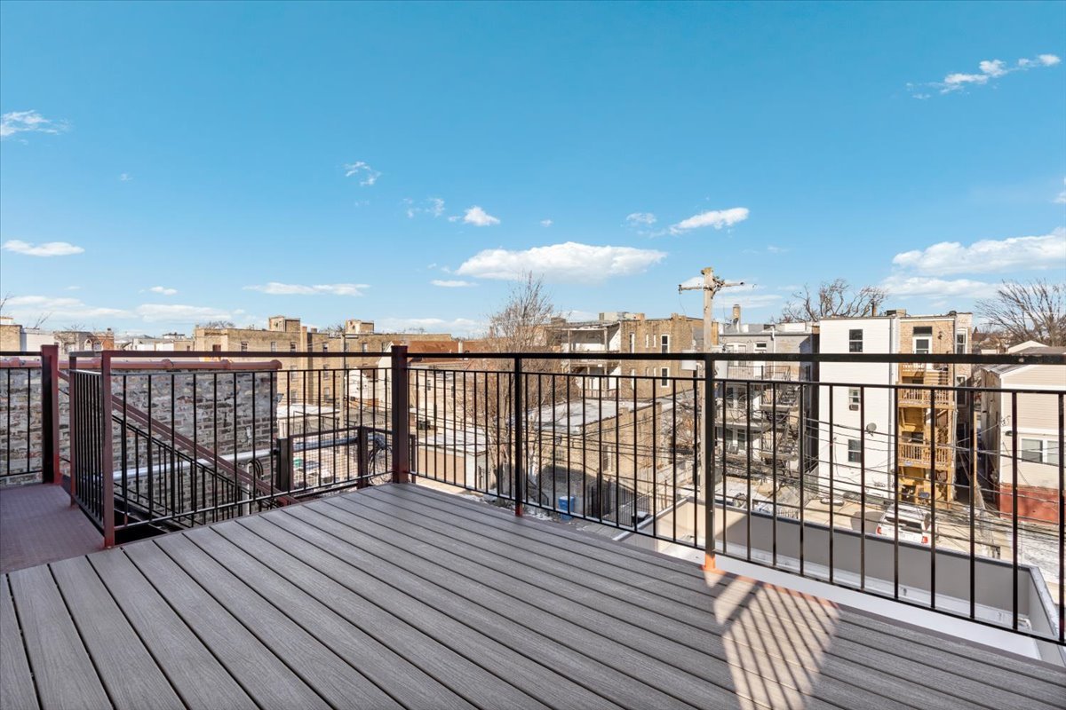 2636 W EVERGREEN Avenue Unit: 3