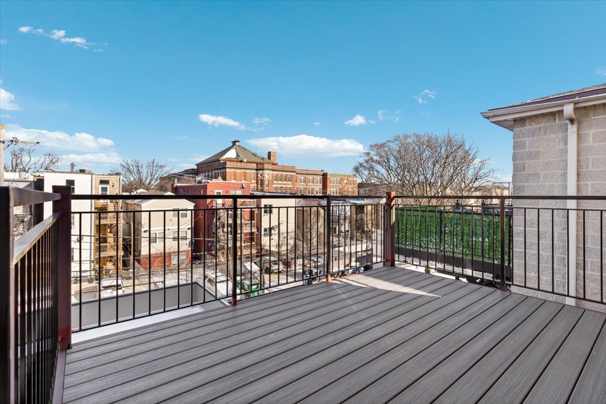 2636 W EVERGREEN Avenue Unit: 3
