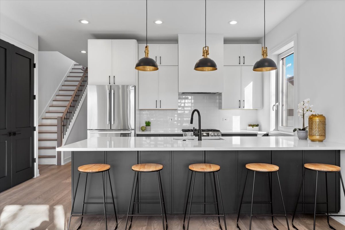 2636 W EVERGREEN Avenue Unit: 3