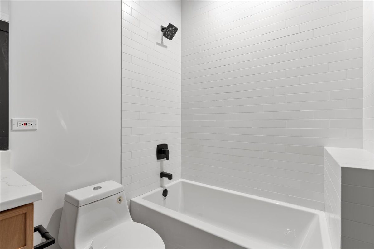 2636 W EVERGREEN Avenue Unit: 3