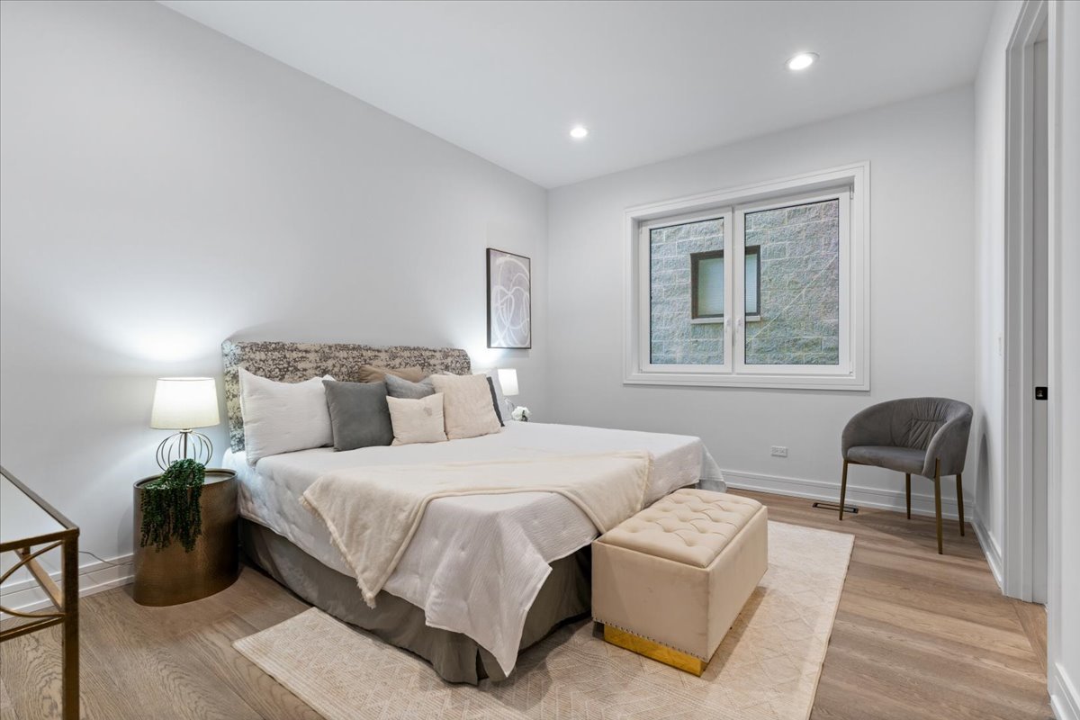 2636 W EVERGREEN Avenue Unit: 3