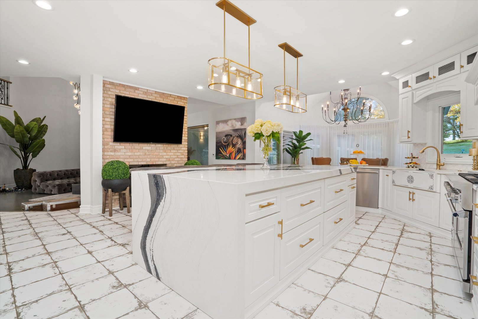 13 Equestrian Way
