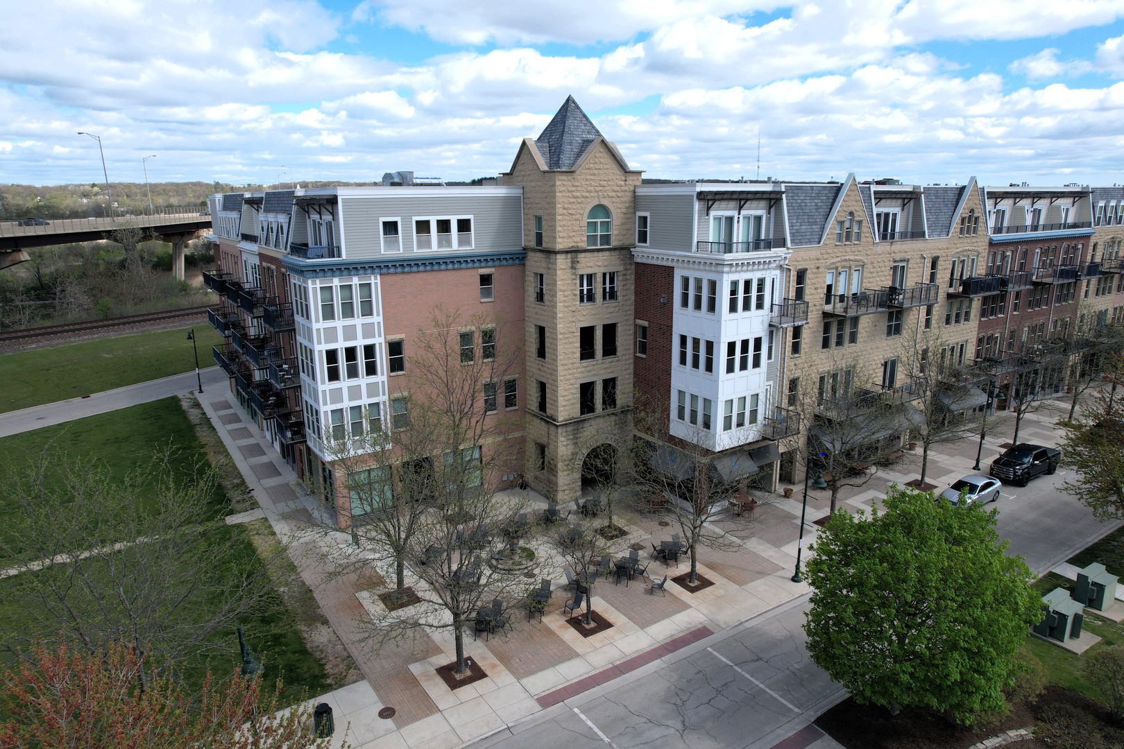 354 River Street Unit: 3307