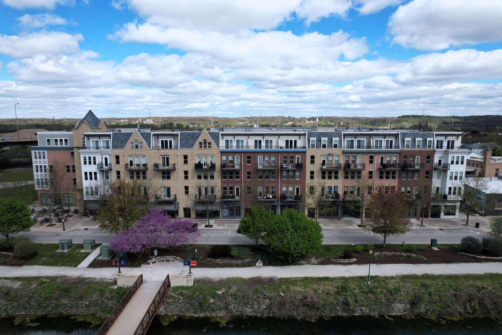 354 River Street Unit: 3307