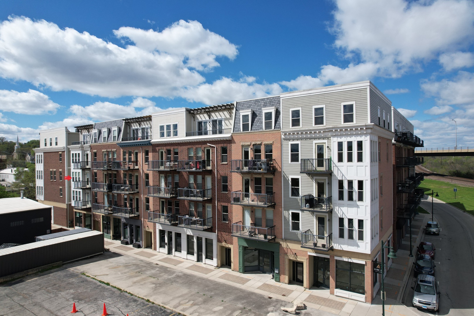 354 River Street Unit: 3307